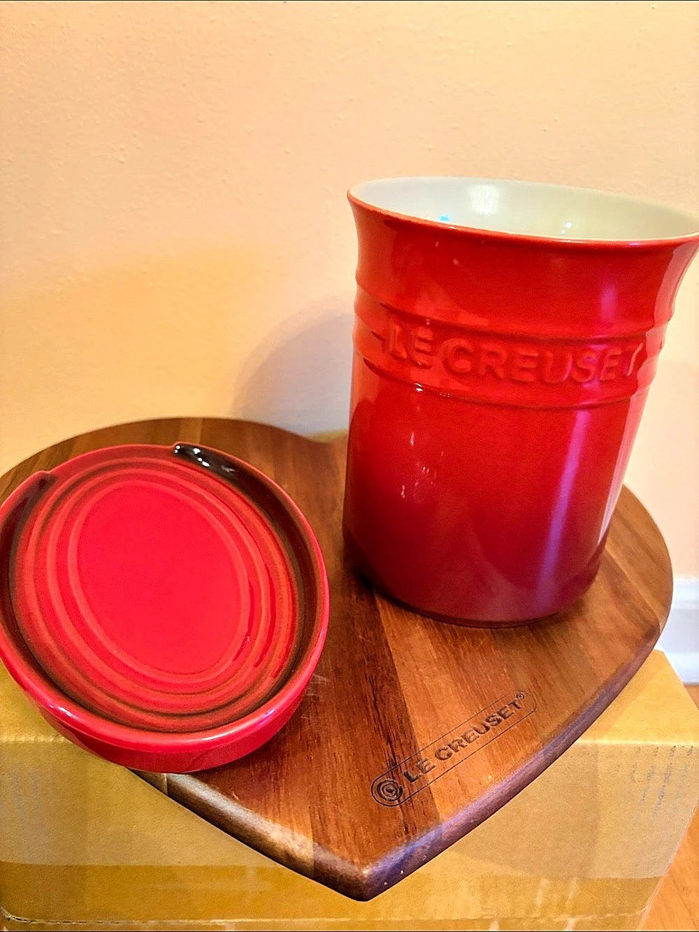 Le Creuset Stoneware Utensil Crock with Spoon Rest - Picture 10 of 10